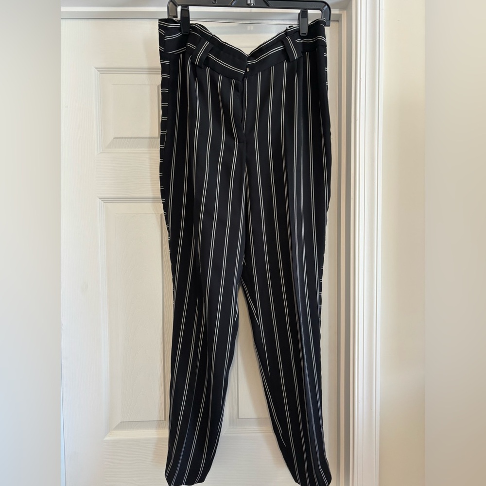 Express Black and White Striped Women's Cropped Pants